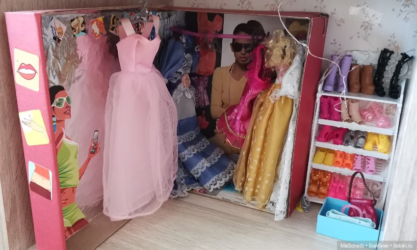 Как поход на чердак обернулся коллекцией кукол на полках (фото 2)