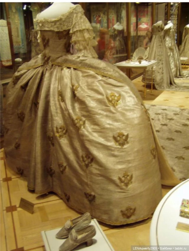 Что могут сказать коронационные туфли Екатерины II и Екатерины I о своих хозяйках