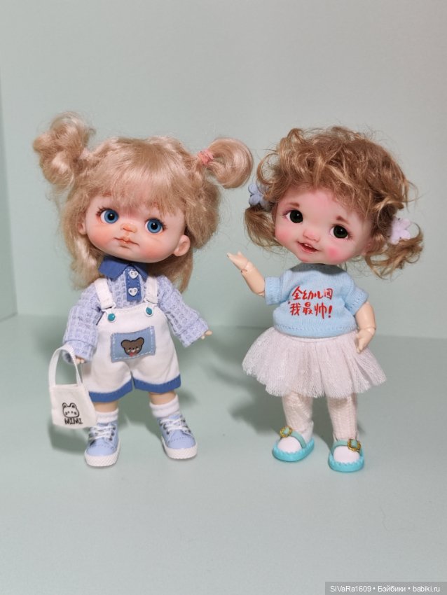 Девчули мои всё наряжаются и наряжаются