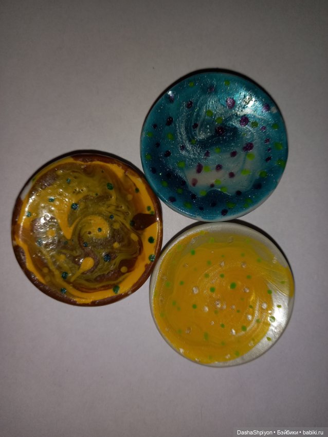 Тарелочки с самодельным рисунком 💛💚🧡 (фото 4)