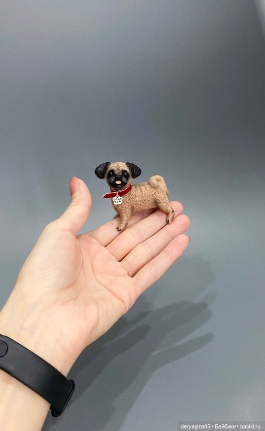 Мопсик — Валяные игрушки из шерсти: сухое валяние