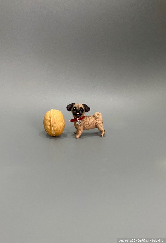 Мопсик — Валяные игрушки из шерсти: сухое валяние