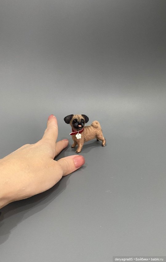 Мопсик — Валяные игрушки из шерсти: сухое валяние