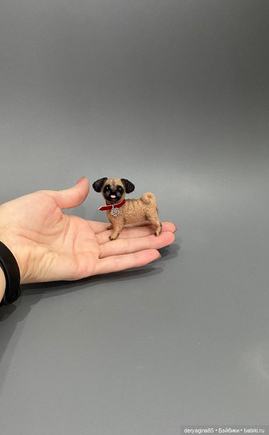 Мопсик — Валяные игрушки из шерсти: сухое валяние