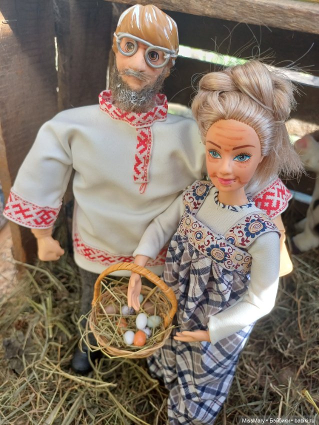 Папаня, маманя и курятник в коровнике