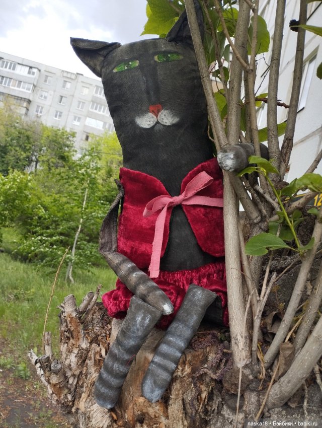 Кот в красном костюме — Текстильные игрушки и примитивы: кофейные