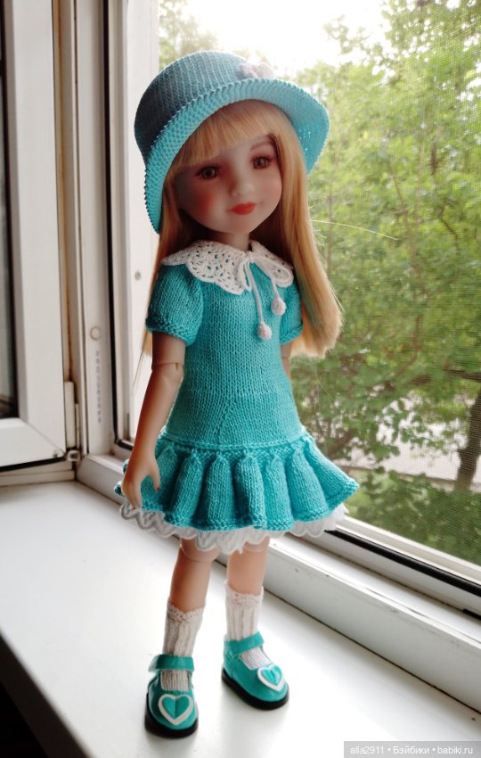 Два наряда по одной схеме на разных кукол