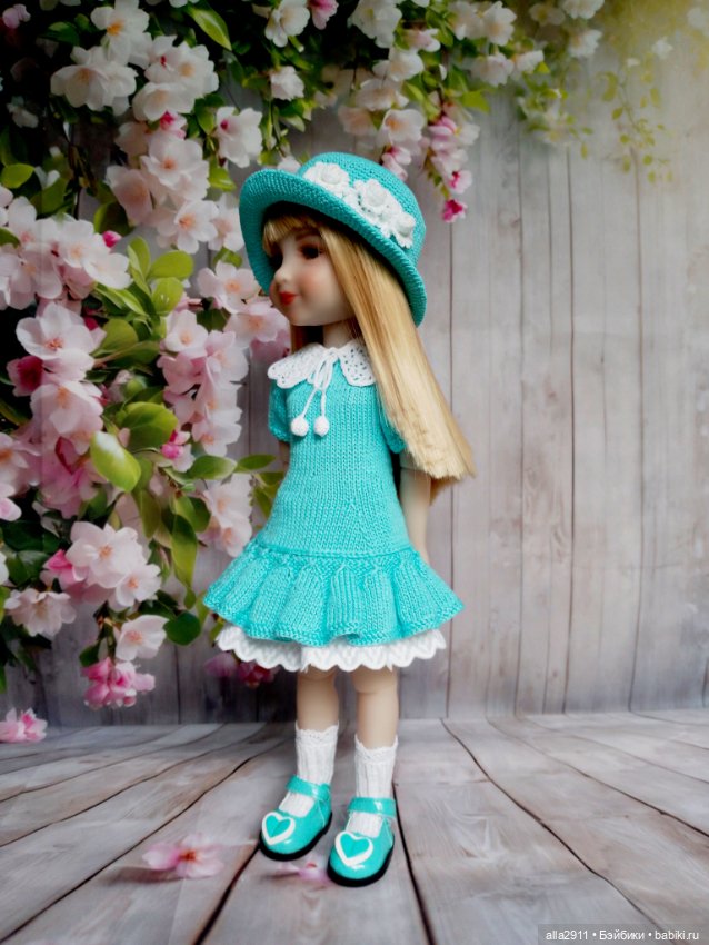 Два наряда по одной схеме на разных кукол (фото 4)