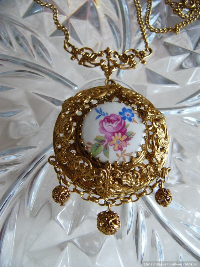 Украшаем прекрасных кукол. Подвеска. Винтаж