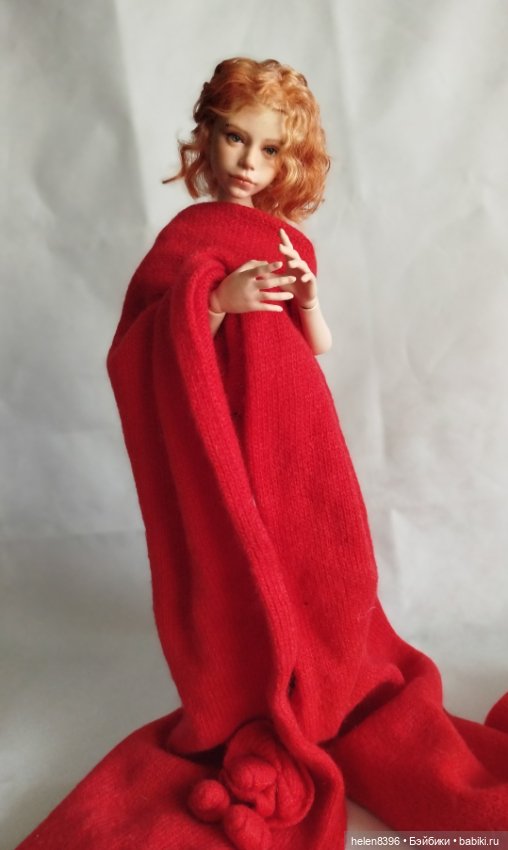 Девушка в красном или как шарф нашел новое применение