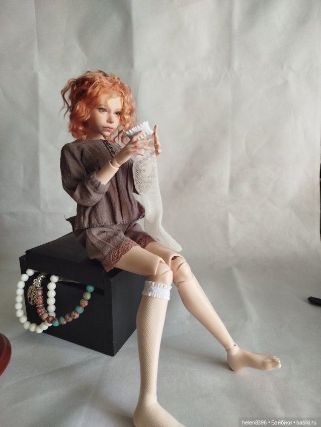 Девушка в красном или как шарф нашел новое применение