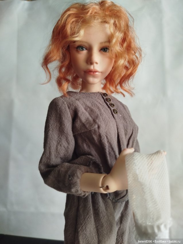 Девушка в красном или как шарф нашел новое применение