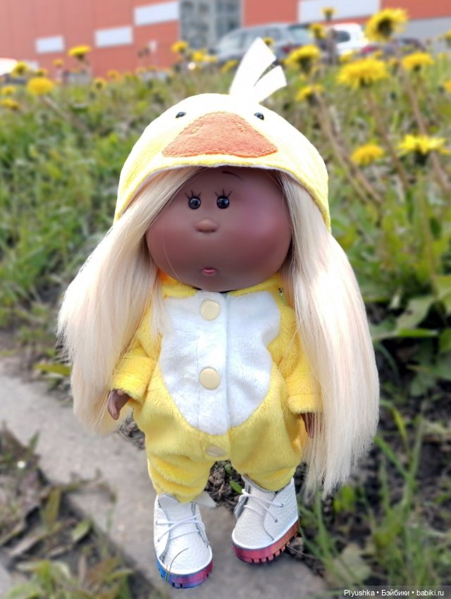 Утёнок в одуванчиках — Куклы Nines d'Onil (Нинес): Миа (Mia)