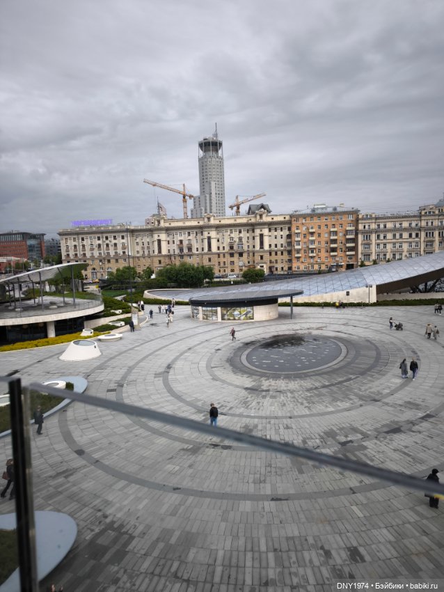 Алиса выгуливает новый рюкзак (фото 3)