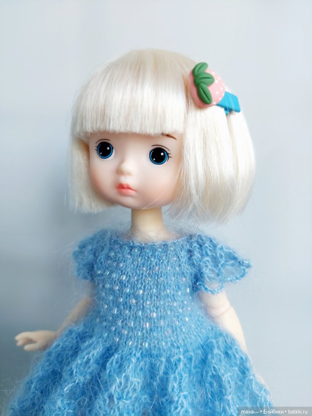 Сури примеряет новое платье (фото 4)