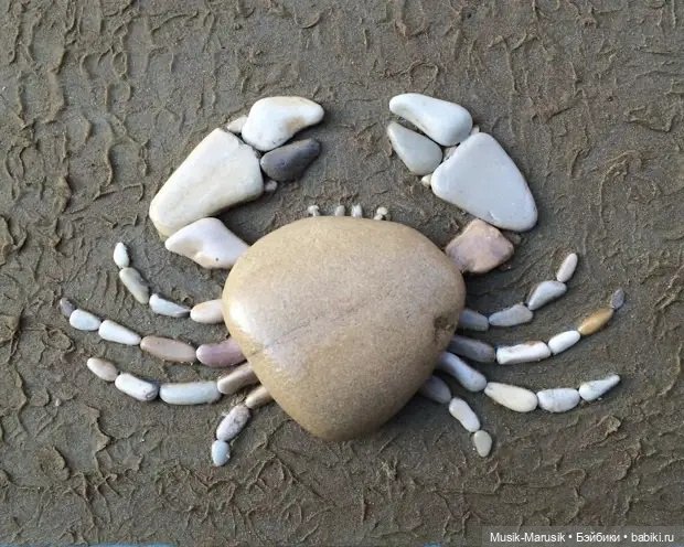 Художник составляет удивительно реалистичные картины из камней, найденных на пляже (фото 10)