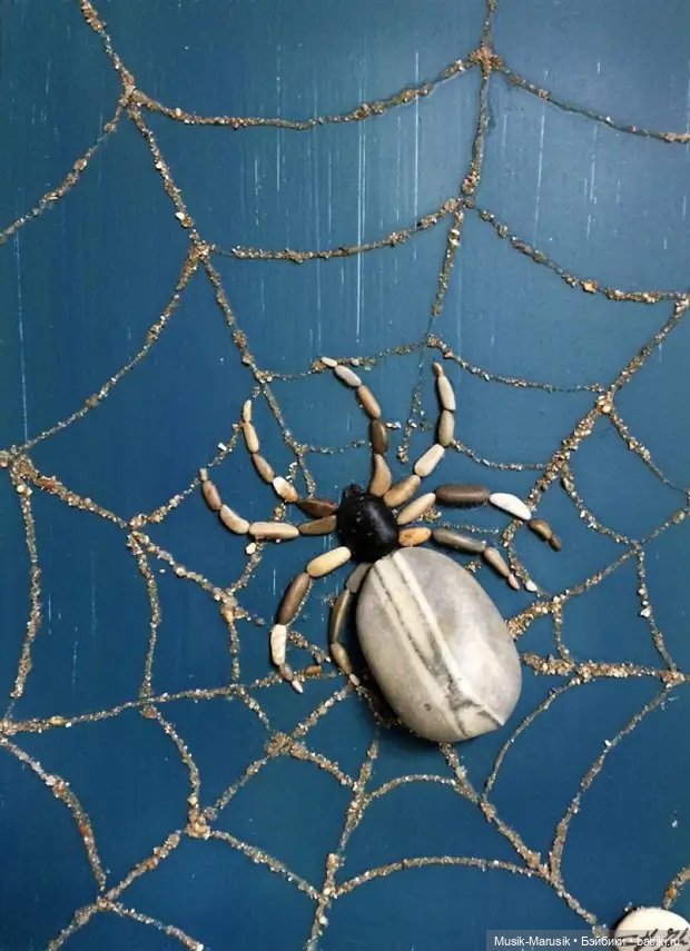 Художник составляет удивительно реалистичные картины из камней, найденных на пляже (фото 8)