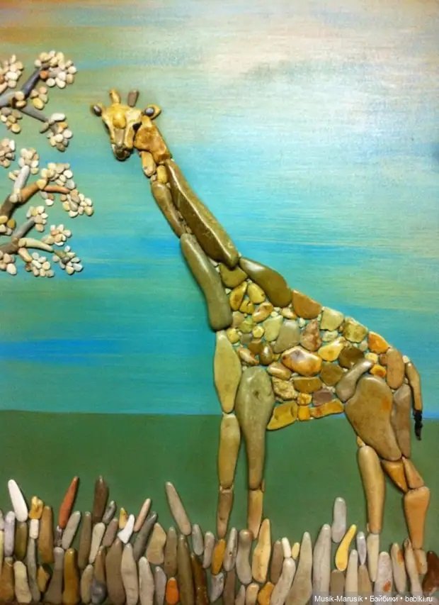 Художник составляет удивительно реалистичные картины из камней, найденных на пляже (фото 4)