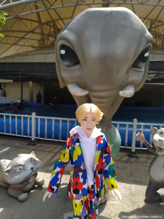 Сок Чжин в зоопарке города Цанчжоу