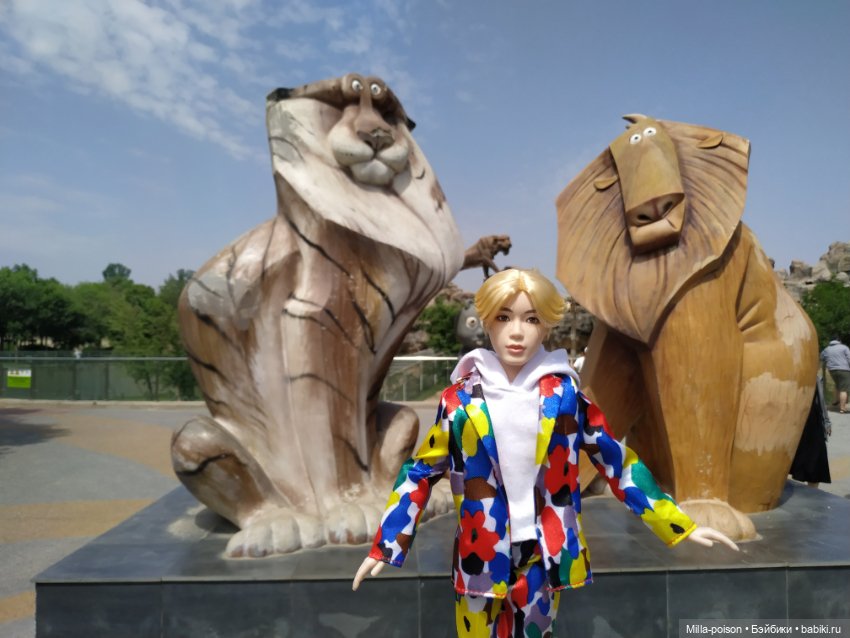 Сок Чжин в зоопарке города Цанчжоу