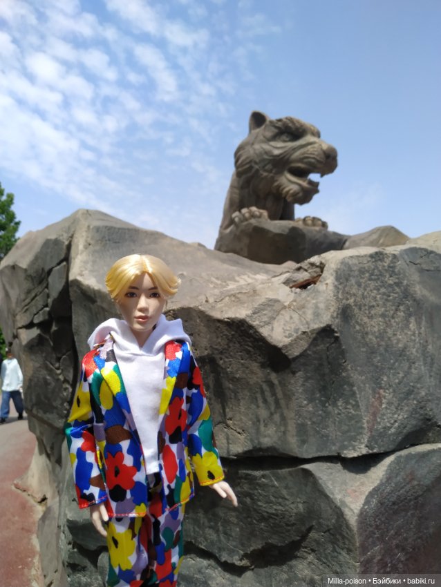 Сок Чжин в зоопарке города Цанчжоу