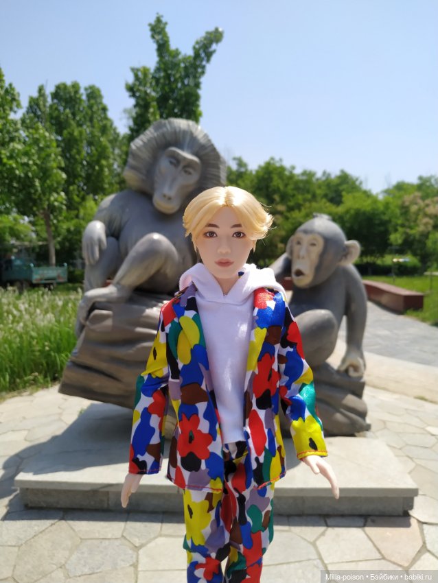 Сок Чжин в зоопарке города Цанчжоу