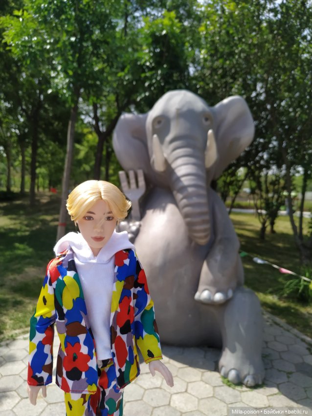 Сок Чжин в зоопарке города Цанчжоу