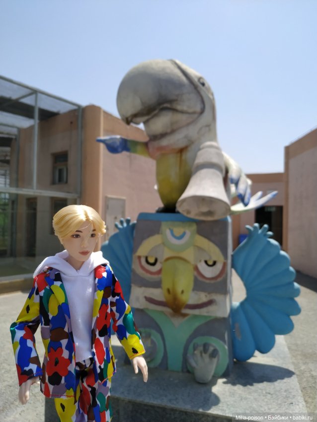 Сок Чжин в зоопарке города Цанчжоу