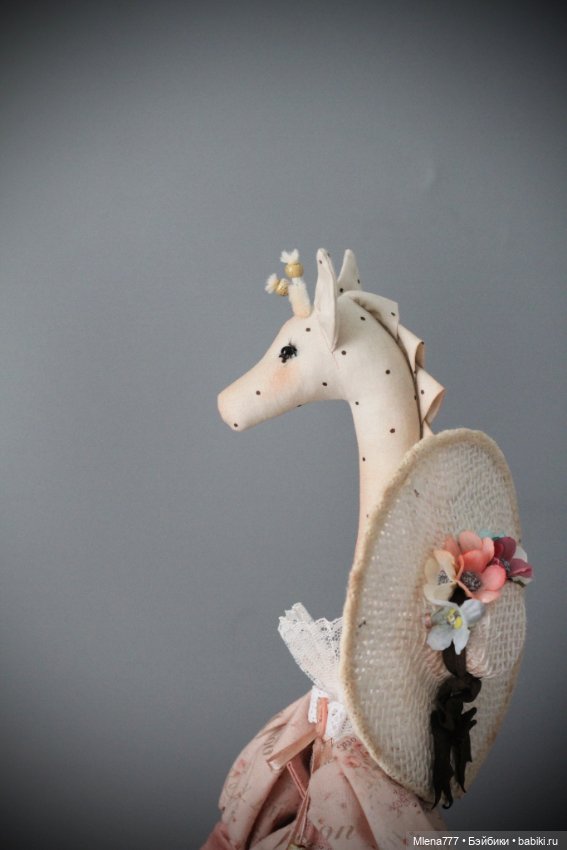 Барышня , фантазии на тему жирафы