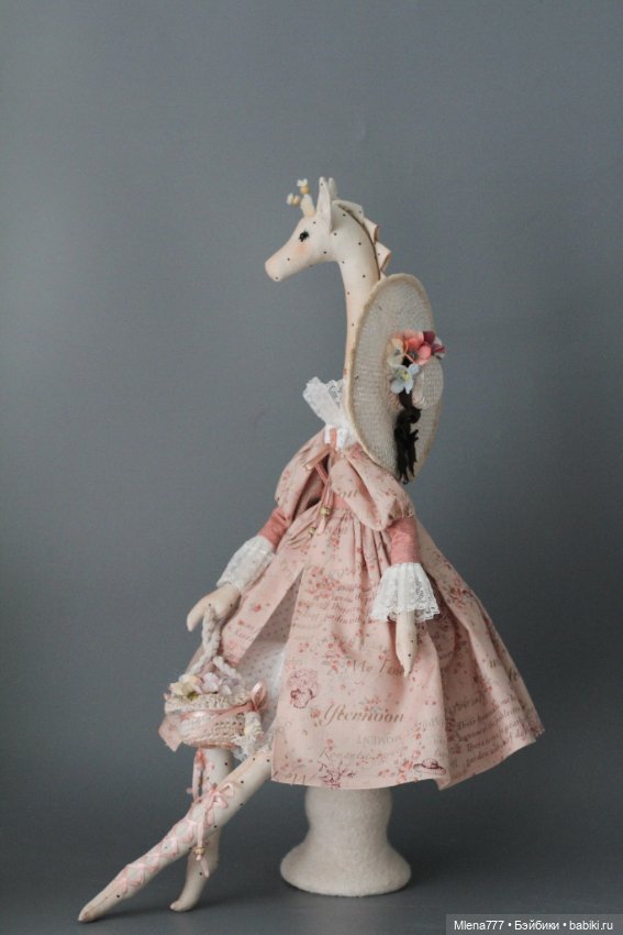 Барышня , фантазии на тему жирафы