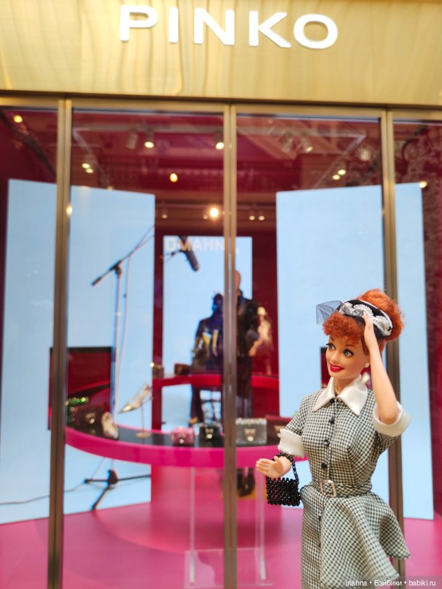 Прогулка двух Люси и двух куклопожружек