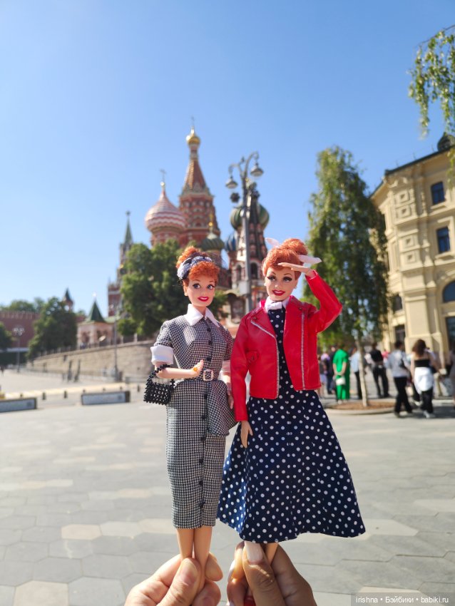 Прогулка двух Люси и двух куклопожружек