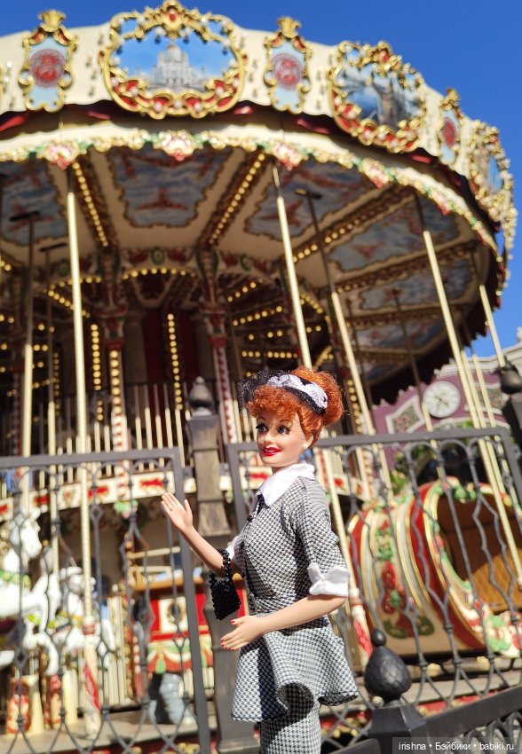 Прогулка двух Люси и двух куклопожружек