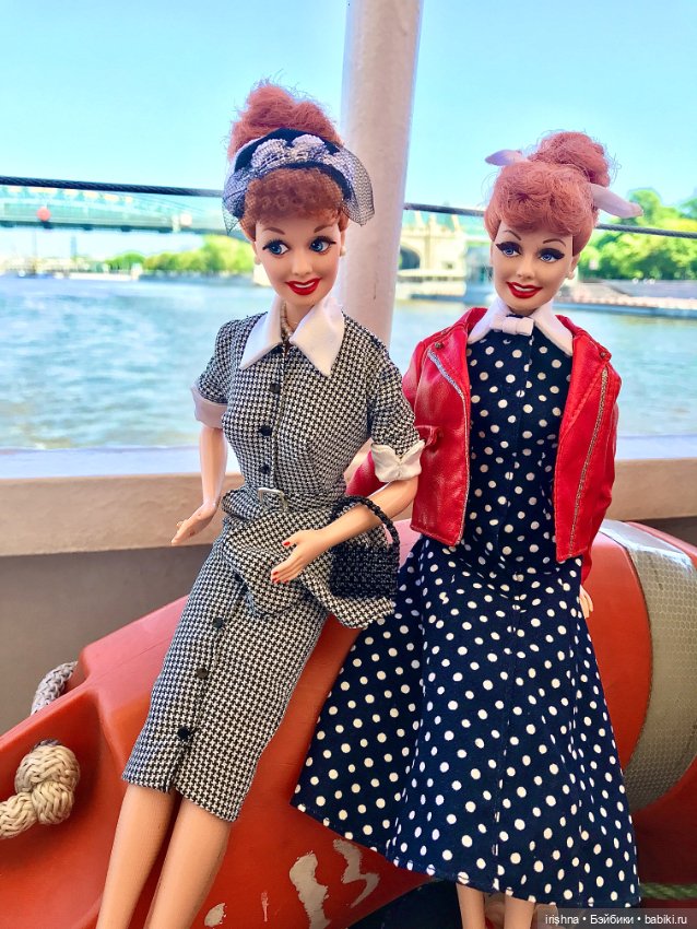 Прогулка двух Люси и двух куклопожружек