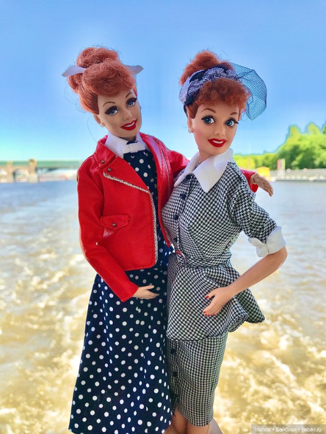 Прогулка двух Люси и двух куклопожружек