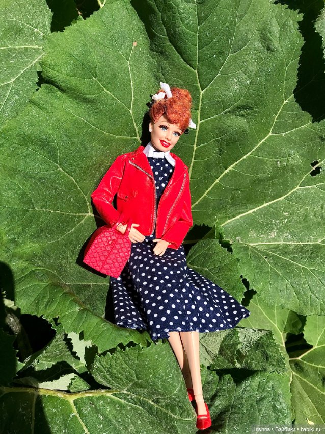 Прогулка двух Люси и двух куклопожружек