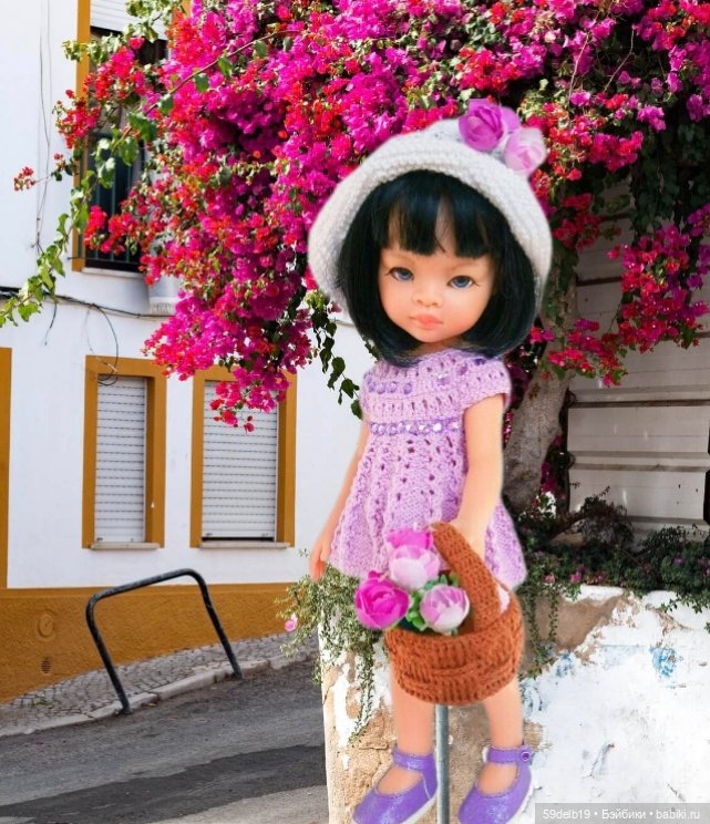 Много кукол, много нарядов, много природы и море цветов