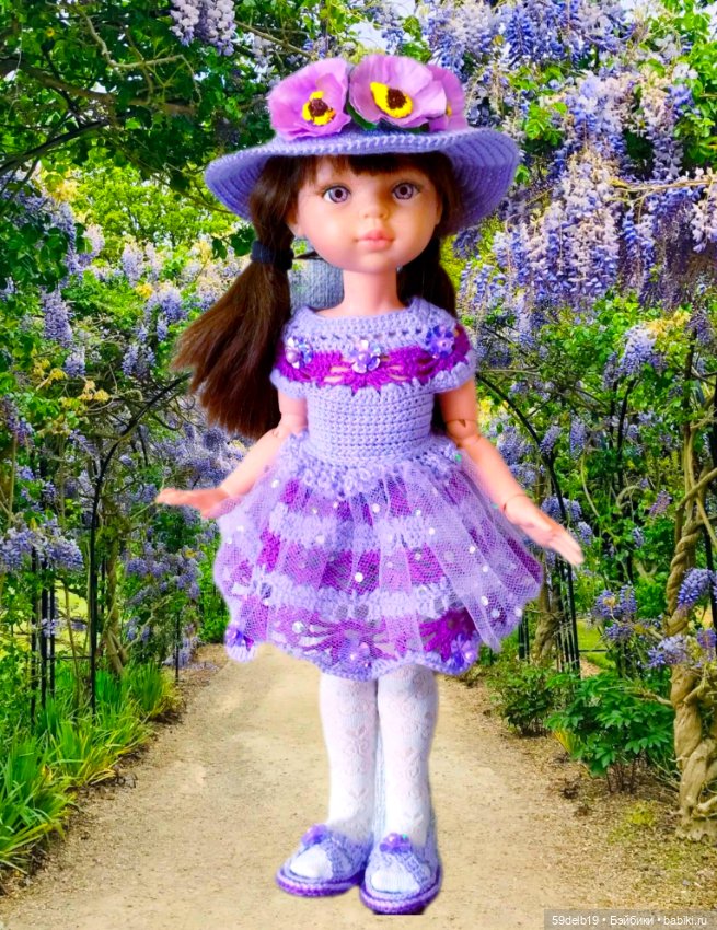 Много кукол, много нарядов, много природы и море цветов