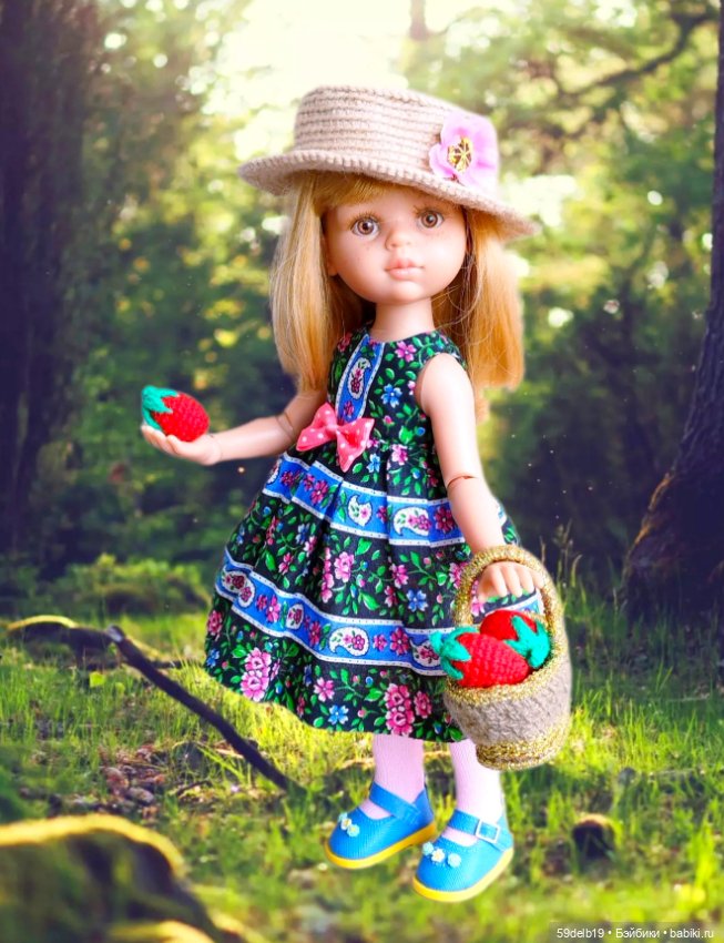 Много кукол, много нарядов, много природы и море цветов