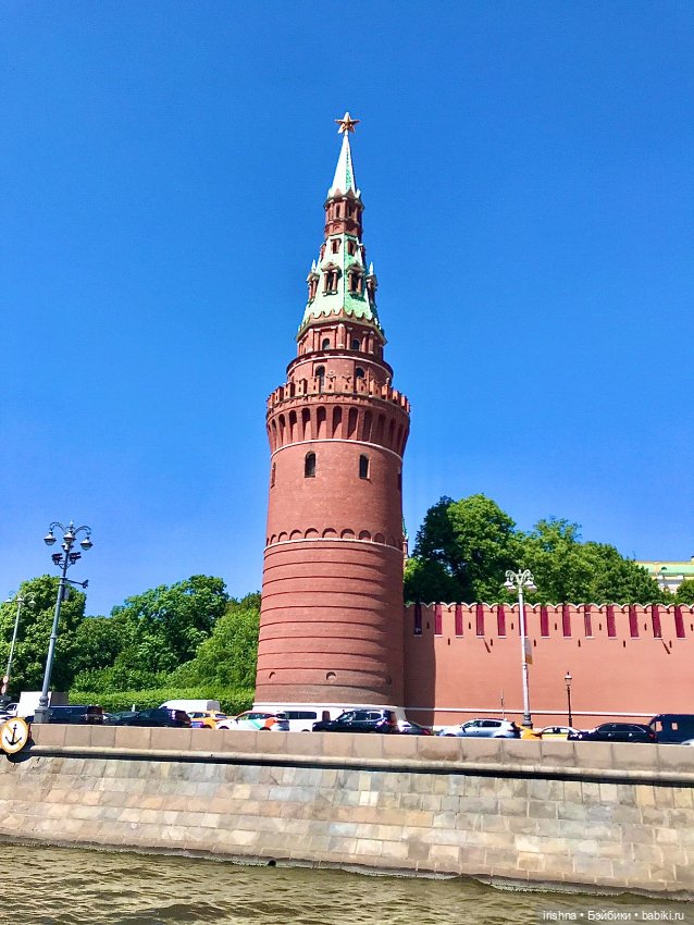 Прогулка двух Люси и двух куклопожружек