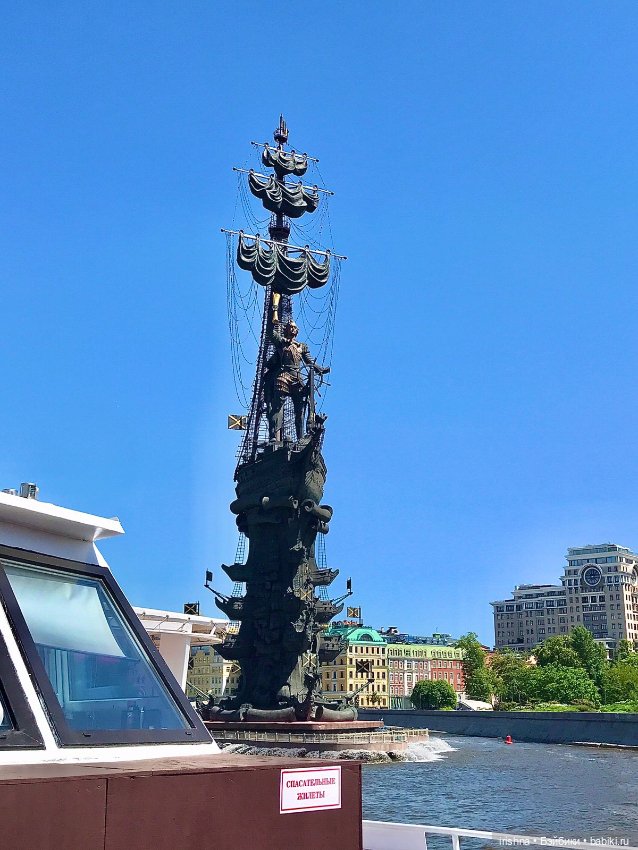 Прогулка двух Люси и двух куклопожружек