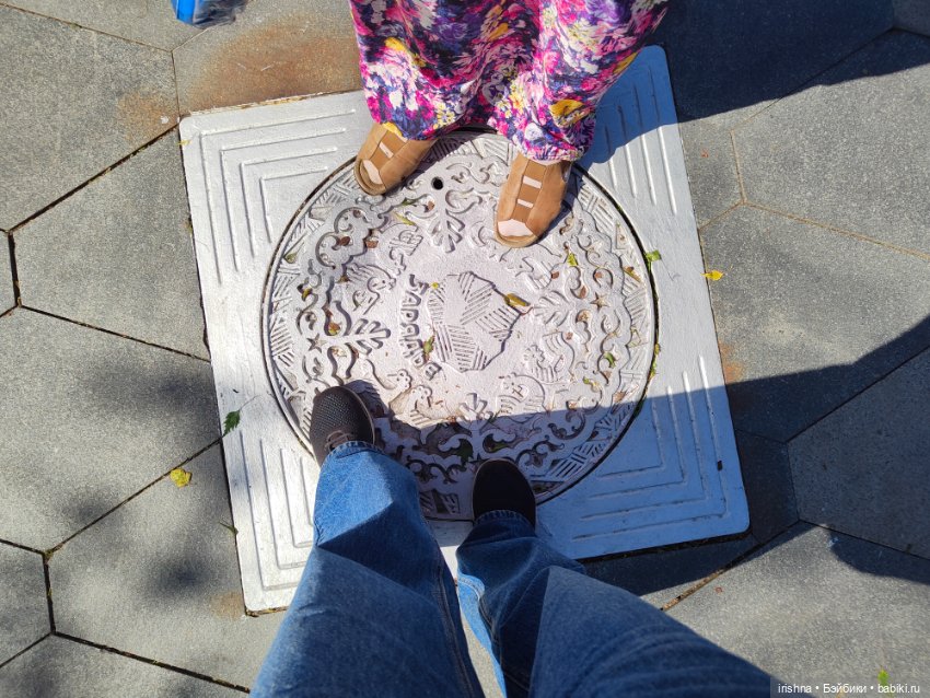 Прогулка двух Люси и двух куклопожружек