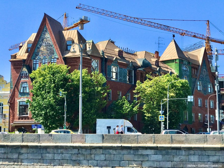 Прогулка двух Люси и двух куклопожружек