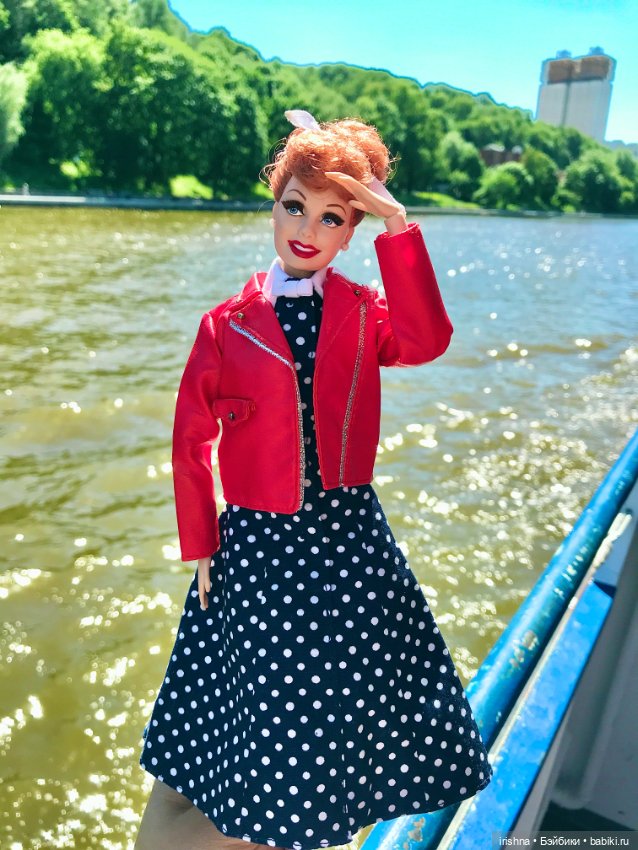 Прогулка двух Люси и двух куклопожружек