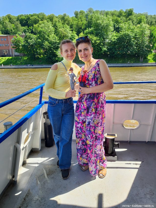 Прогулка двух Люси и двух куклопожружек