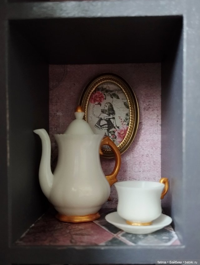 Подробнее о мелочах и деталях. Румбокс 1:8 уголок Алисы