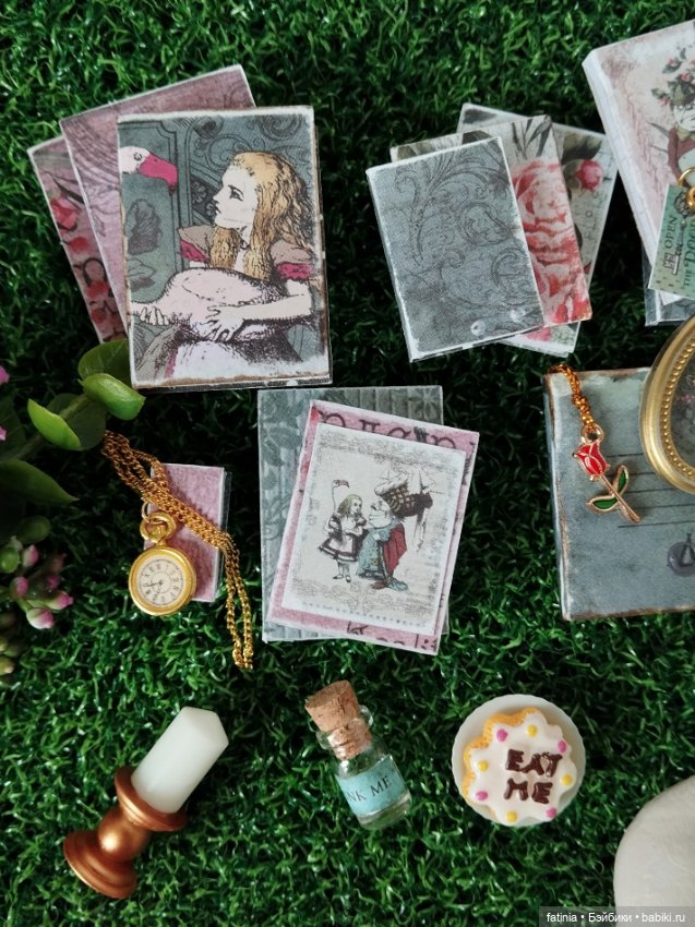 Подробнее о мелочах и деталях. Румбокс 1:8 уголок Алисы