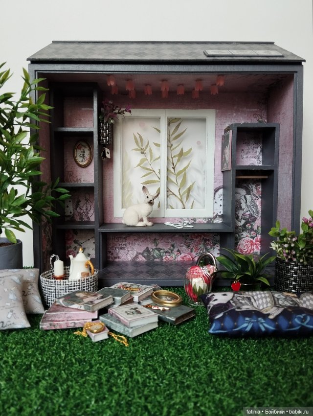 Подробнее о мелочах и деталях. Румбокс 1:8 уголок Алисы