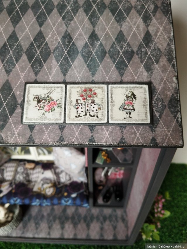 Подробнее о мелочах и деталях. Румбокс 1:8 уголок Алисы