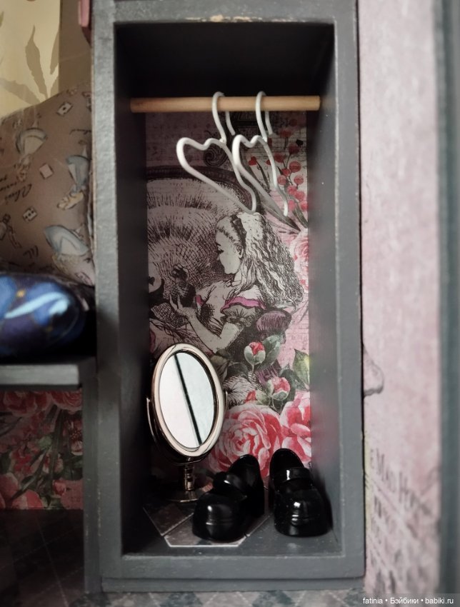 Подробнее о мелочах и деталях. Румбокс 1:8 уголок Алисы